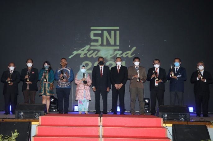 UMKM, Perguruan Tinggi, dan Industri Binaan KLT BSN SulSel Raih Penghargaan SNI Award 2021