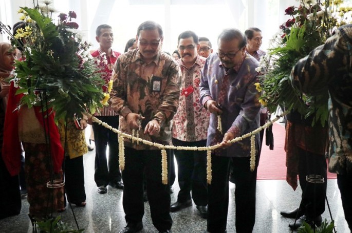 Gubernur Jawa Timur dan Kepala BSN Buka Pameran IQE 2018